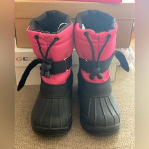 snow boots size 8-9